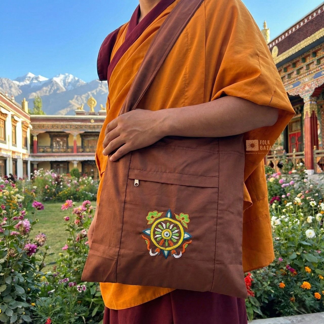 Jhola for Lama, Monk